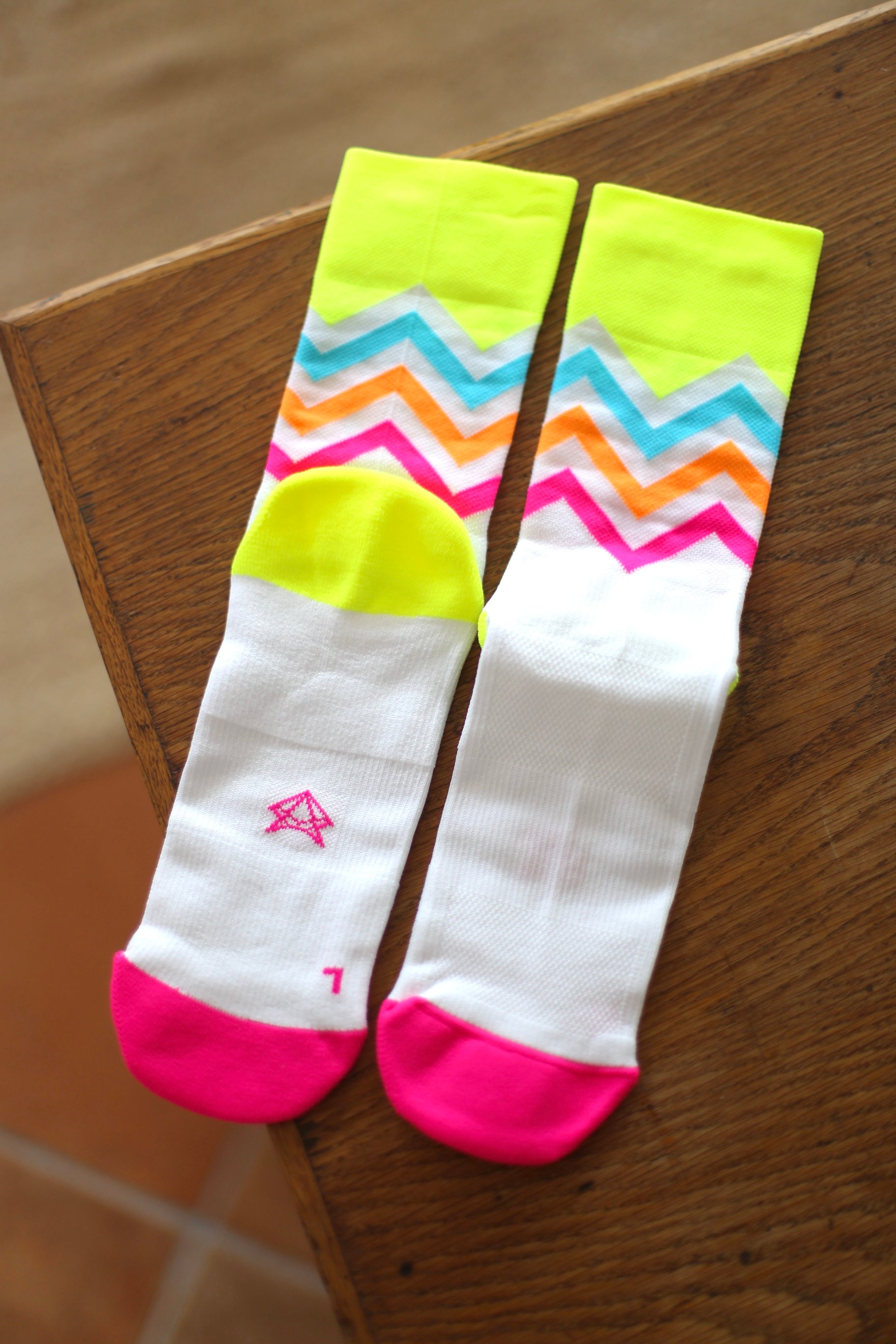INCYLENCE RUNNING VOLTS CANARY PINK